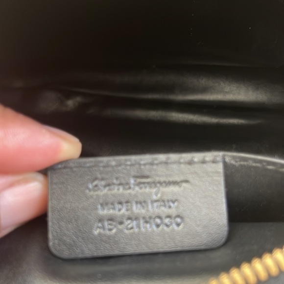 Salvatore Ferragamo Gancino Camera Leather Crossbody bag - Picture 8 of 11